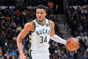 字母哥连续五场比赛得分超过出色发挥，MAD不断突破！赛场气氛高涨的简单介绍-jiuyou游戏中心