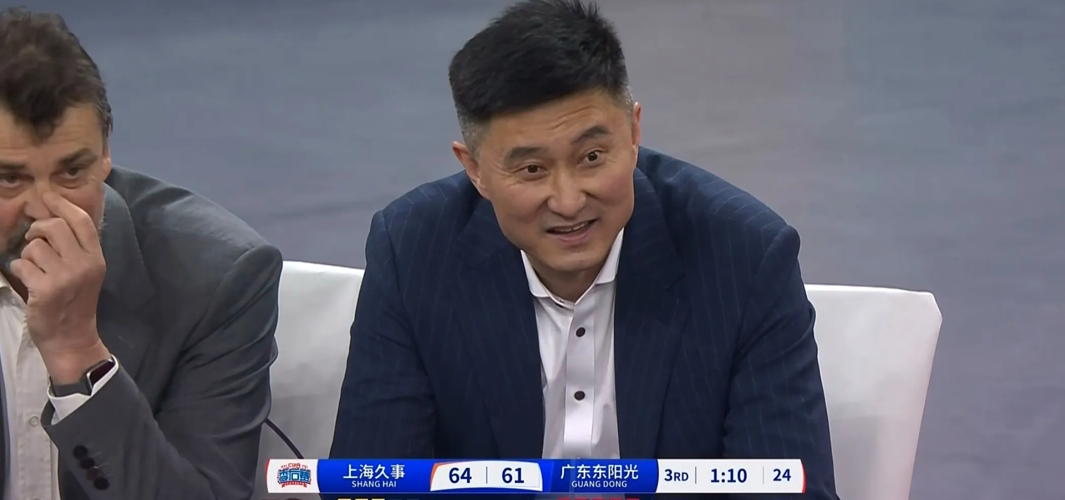 关于加时末段上海海港调整名单以备CBA常规赛，伤情更新环节打磨，质疑声仍在，临场指挥获称赞的信息